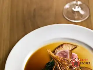 Салат з качиної печінки з печерицями та зеленню
