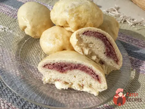 Солодкі парові булочки з квасолею