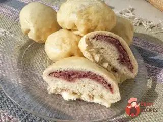 Солодкі парові булочки з квасолею