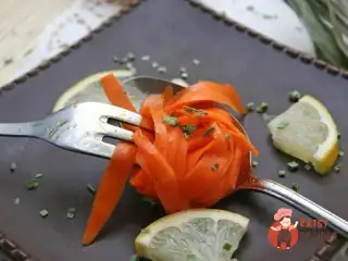 Лимонна морква із зеленню