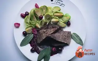 Печінка З Журавлинним Соусом Та Брюссельською Капустою