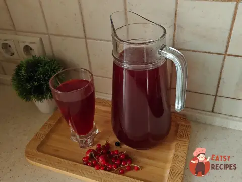 Компот зі свіжих ягід та яблук