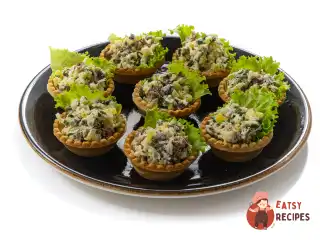 Тарталетки з м'ясом та солоними грибами