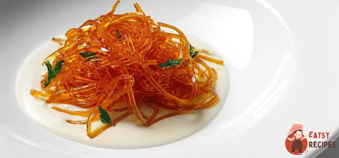 Яєчні спагетті з часниковим кремом