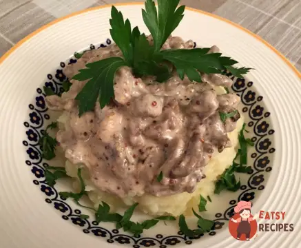 Яловичина «Строганов» (Boeuf Stroganoff)