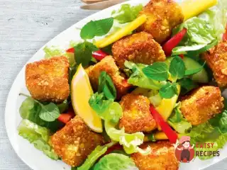 Хрумка риба з літнім салатом