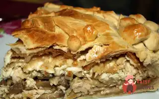 Курник Із Листкового Тіста З Млинцями, Грибами Та Куркою