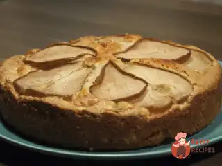Грушевий пиріг з мигдалем
