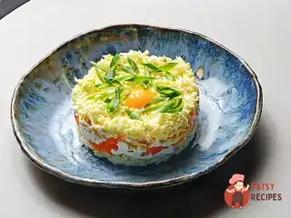 Салат «Мімоза» з лососем та моцарелою