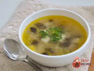 Грибний суп з перловкою та селерою