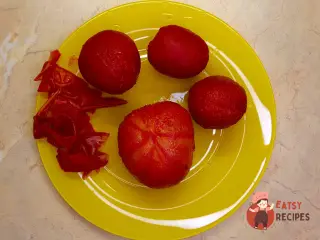 Крок 4: Яєчня з помідорами