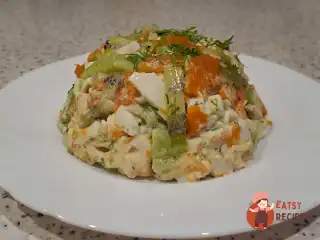 Легкий салат з курячою грудкою, запеченим гарбузом та ківі.