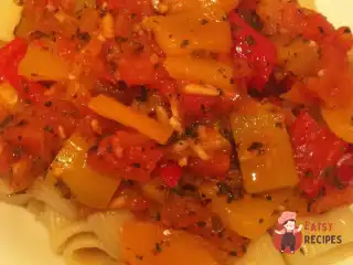 Паста з томатами та перцями (Bombolotti con peperoni e pomodori)