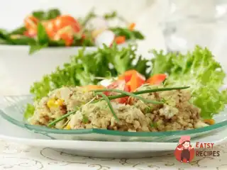 Рагу з перлової крупи з пореєм, грибами та зеленню