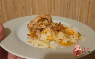 Курячі Стегна Тушковані З Цибулею, Помідором Та Солодким Перцем