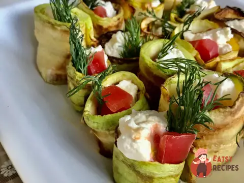 Рулетики з кабачків із помідорами
