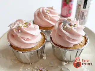 Ванільні капкейки з малиновою начинкою