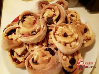 Булочки з корицею та яблуками