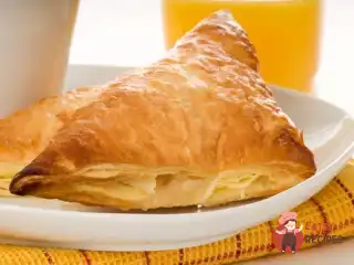 Яблучні турновери з горгонзолою та волоськими горіхами