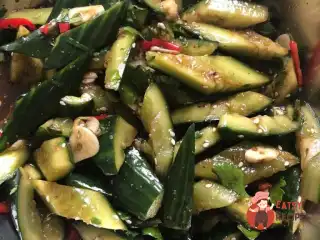 Біті огірки з горіхами кеш'ю