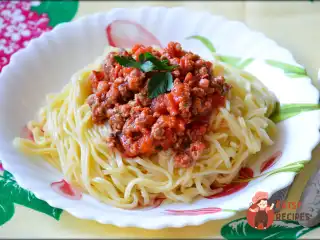 Паста з ковбасним фаршем