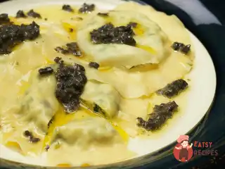 Равіолі з перепелиними яйцями та трюфельною олією