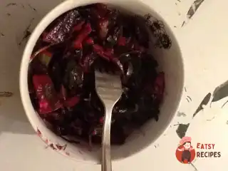 Сезонний салат з буряком та гранатом