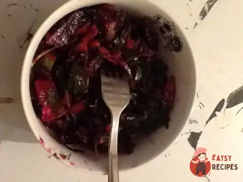 Сезонний салат з буряком та гранатом