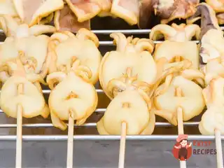 Кальмар на грилі з сальса верде
