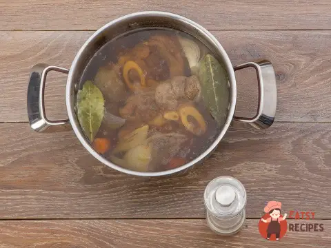 Новорічне заливне з яловичини