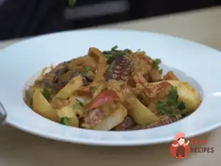 Восьминіг у томатному соусі