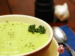 Овочевий суп з селери та авокадо