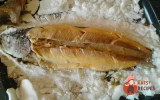 Свіжа Риба В Скоринці Із Солі