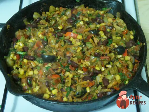 Грузинсько-мексиканське овочеве рагу з квасолею та кукурудзою