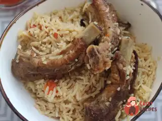 Плов зі свинячими реберцями