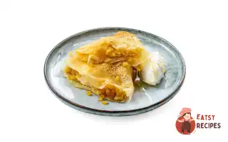 Млинці З Яблуками Та Ромовими Родзинками