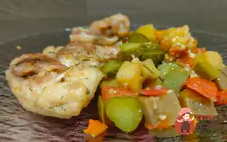 Курячі Стегна З Овочевим Гарніром