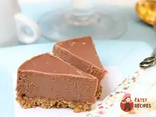 Шоколадний торт з кешью та фініками (без випікання)