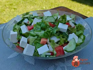 Літній салат з бринзою