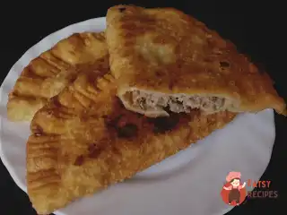 Чебуреки з м'ясом та цибулею