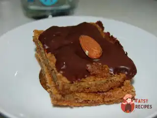 Мигдальні тістечка в шоколадній глазурі