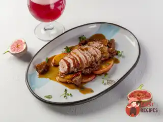 Качка з інжиром і тушкованими яблуками