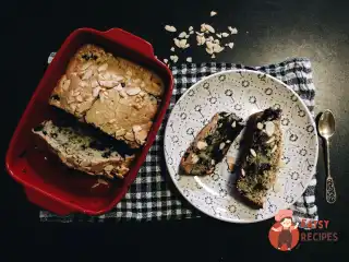 Кекс з вівсяного борошна з голубкою та мигдалем