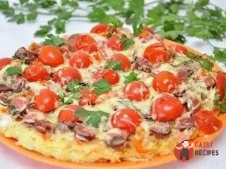 Картопляна піца з ковбасками