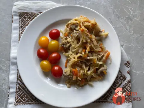 Тушкована капуста