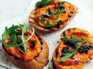 Брускетти з овочевим пюре та руколою