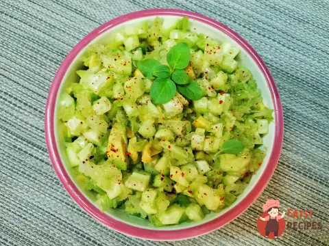Зелений салат з маслом розторопші