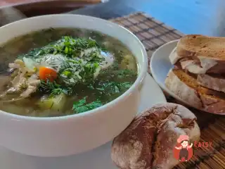 Щи курячі з грибами