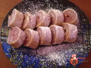 Швидкий бісквітний рулет до чаю