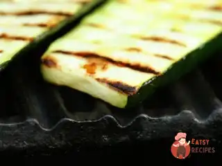 Овочі на грилі з песто з м'яти та фети